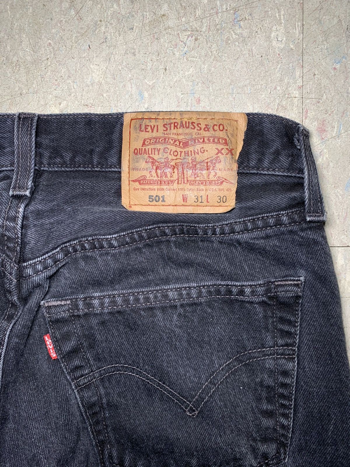 Levi's × Vintage Vintage Levi's 501 Faded Black Denim Jeans 29x28 Made In USA Size US 29 - 7 Thumbnail