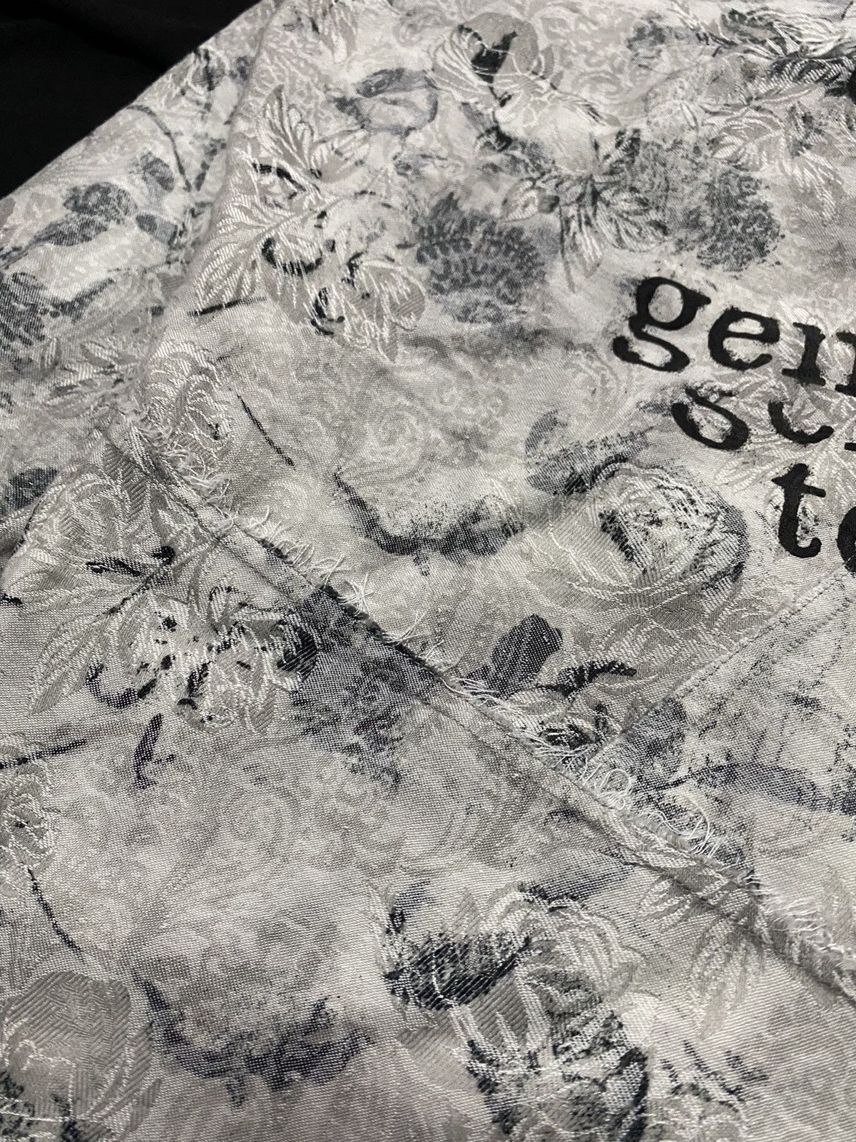 Obelisk 2000s EDGE RUPERT Tapestry rose POEM fringe hagi shirt Size US M / EU 48-50 / 2 - 6 Thumbnail
