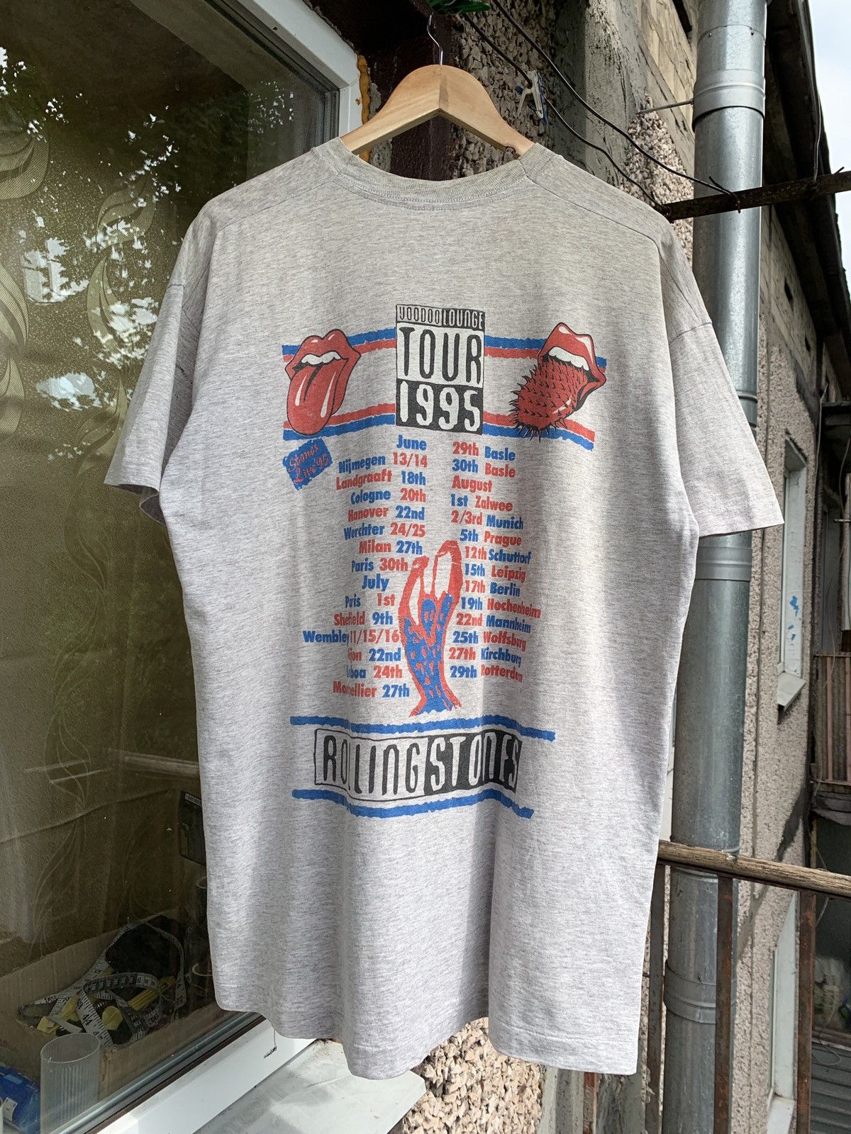 Band Tees 1995 Vintage The Rolling Stones Voodoo Lounge Tour T-Shirt Size US XL / EU 56 / 4 - 2 Thumbnail