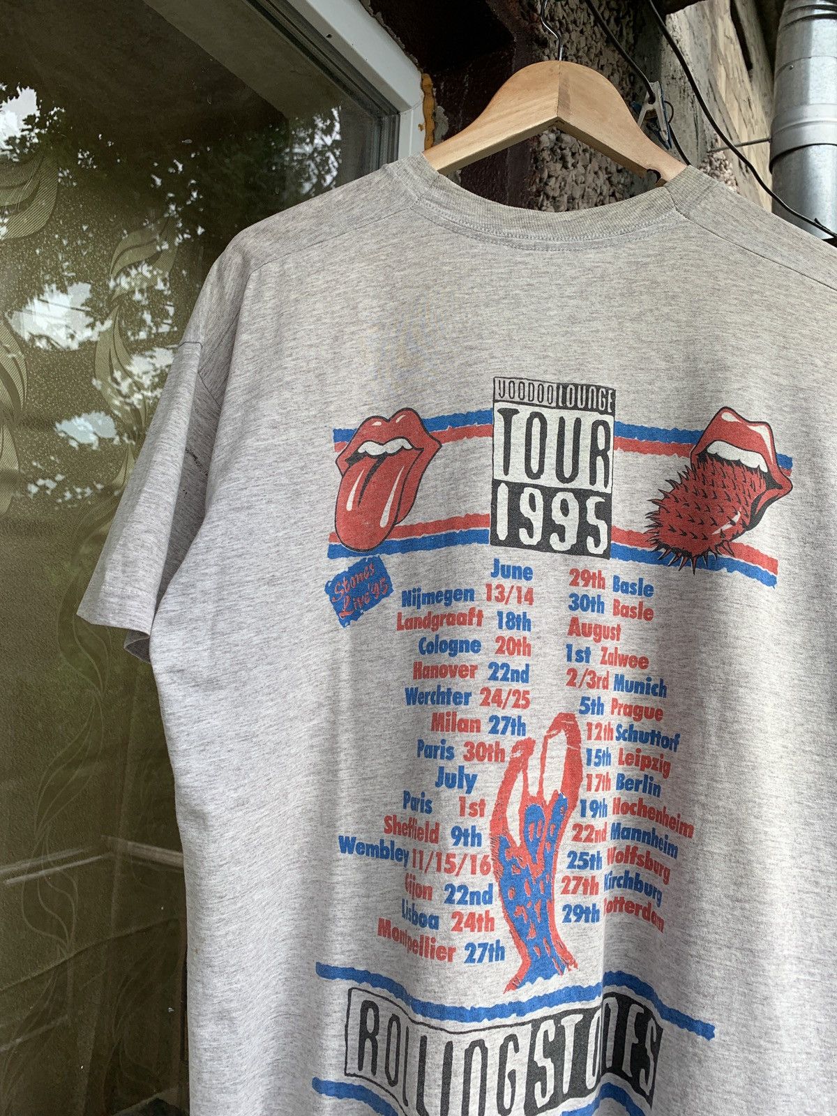 Band Tees 1995 Vintage The Rolling Stones Voodoo Lounge Tour T-Shirt Size US XL / EU 56 / 4 - 4 Thumbnail