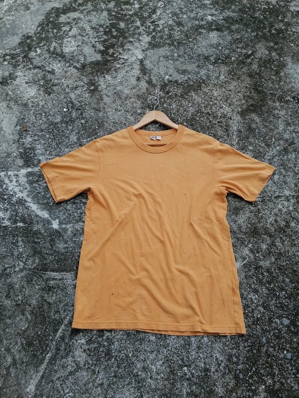 Uniqlo Uniqlo UUU Plain Tee Size US L / EU 52-54 / 3 - 1 Thumbnail