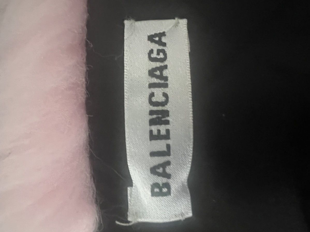 Balenciaga Balenciaga Pink XL Oversized Fur Scarf Size ONE SIZE - 3 Thumbnail