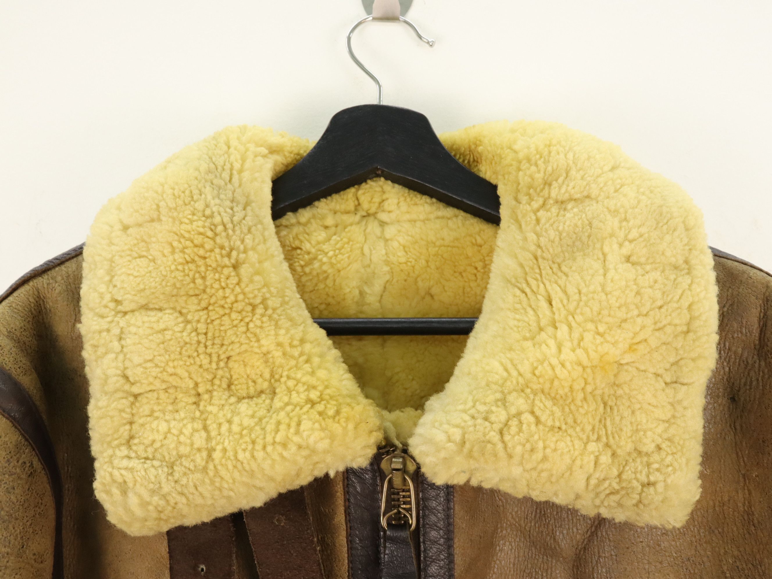 Golden Bear Vtg. Golden Bear B-3 Sheepskin Aviator Bomber Flight Jacket Size US M / EU 48-50 / 2 - 20 Thumbnail