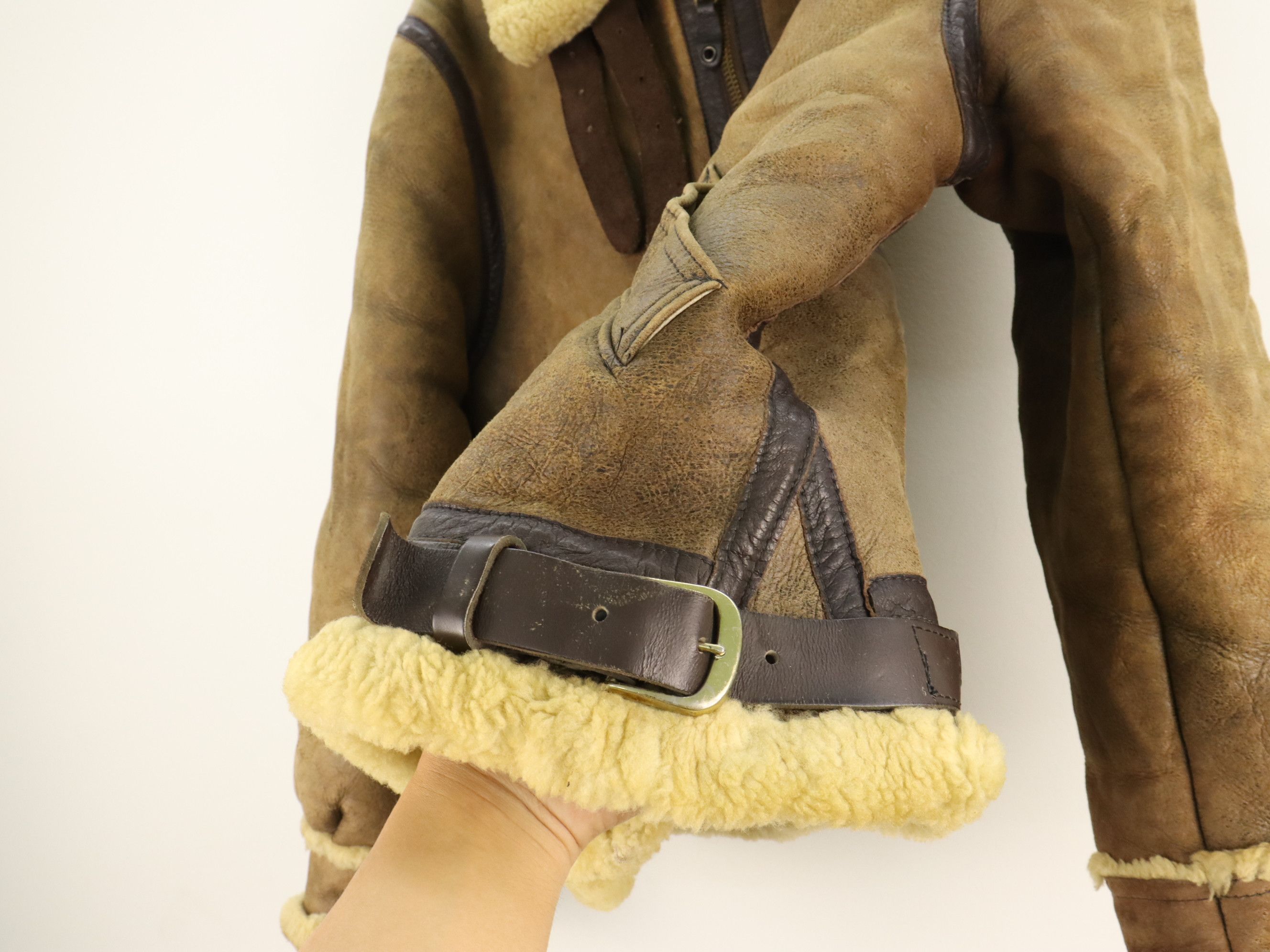 Golden Bear Vtg. Golden Bear B-3 Sheepskin Aviator Bomber Flight Jacket Size US M / EU 48-50 / 2 - 8 Thumbnail