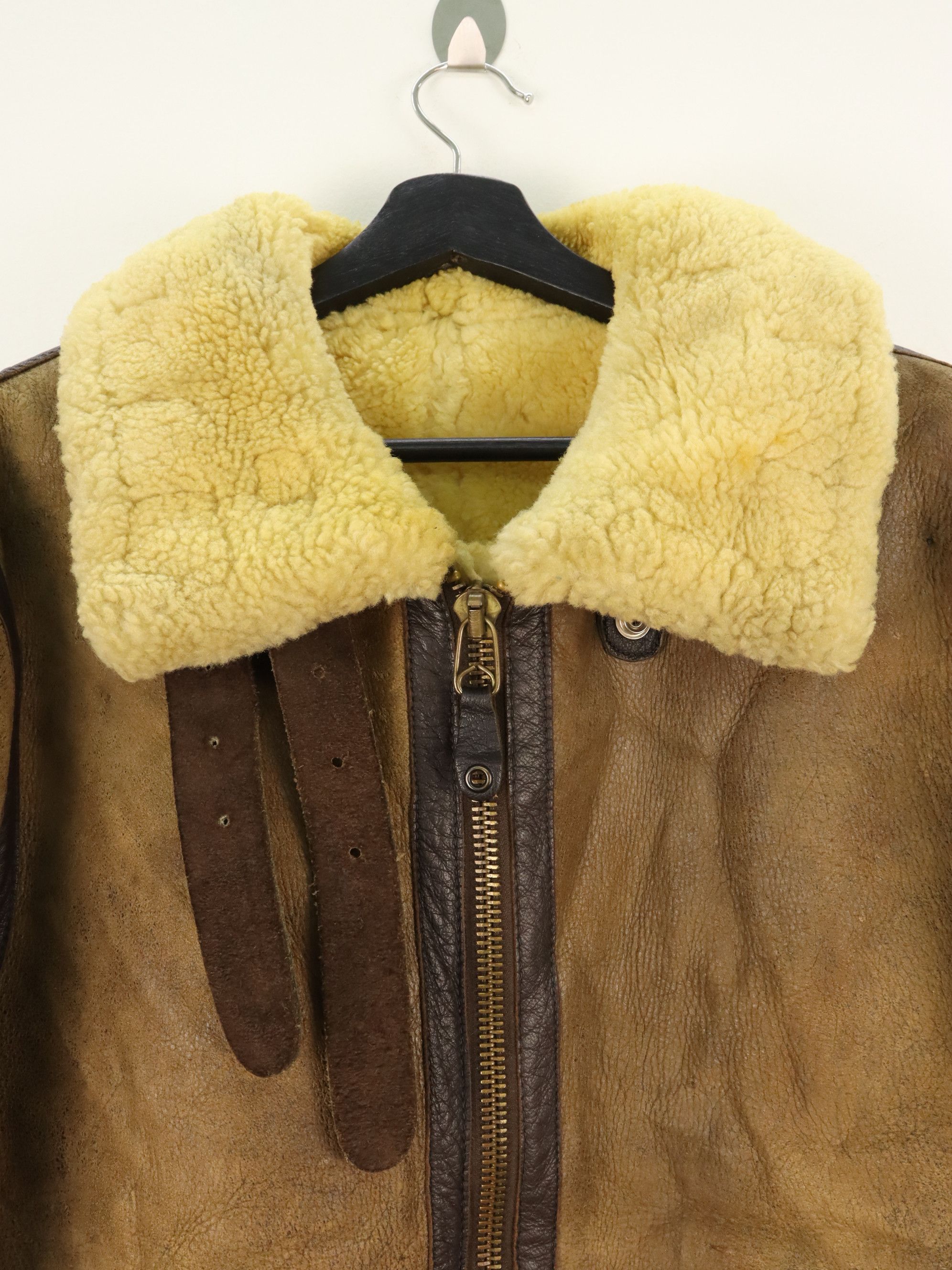 Golden Bear Vtg. Golden Bear B-3 Sheepskin Aviator Bomber Flight Jacket Size US M / EU 48-50 / 2 - 19 Thumbnail