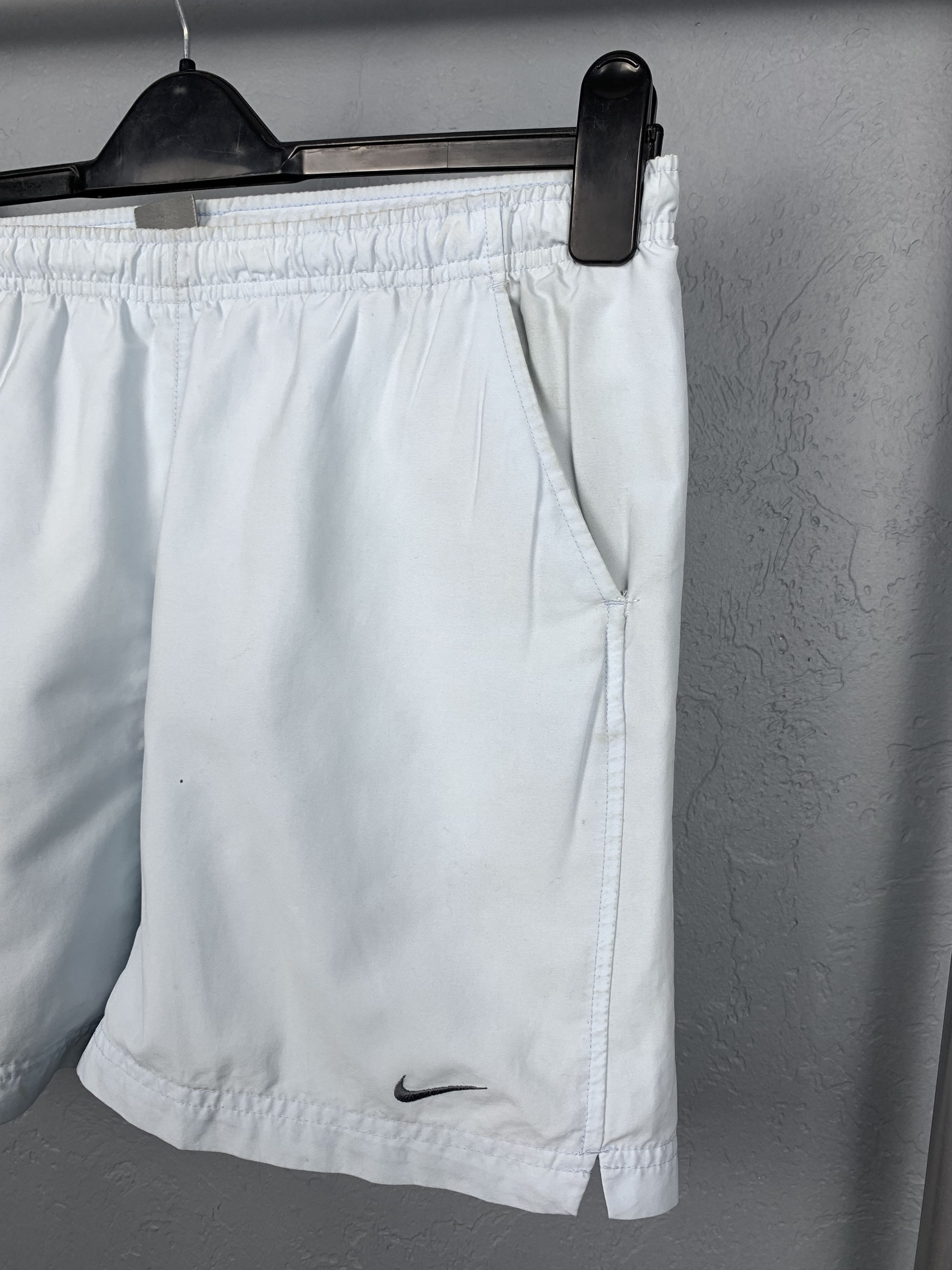 Nike Vintage Nike Mens Nylon Shorts Y2K Size US 30 / EU 46 - 2 Thumbnail