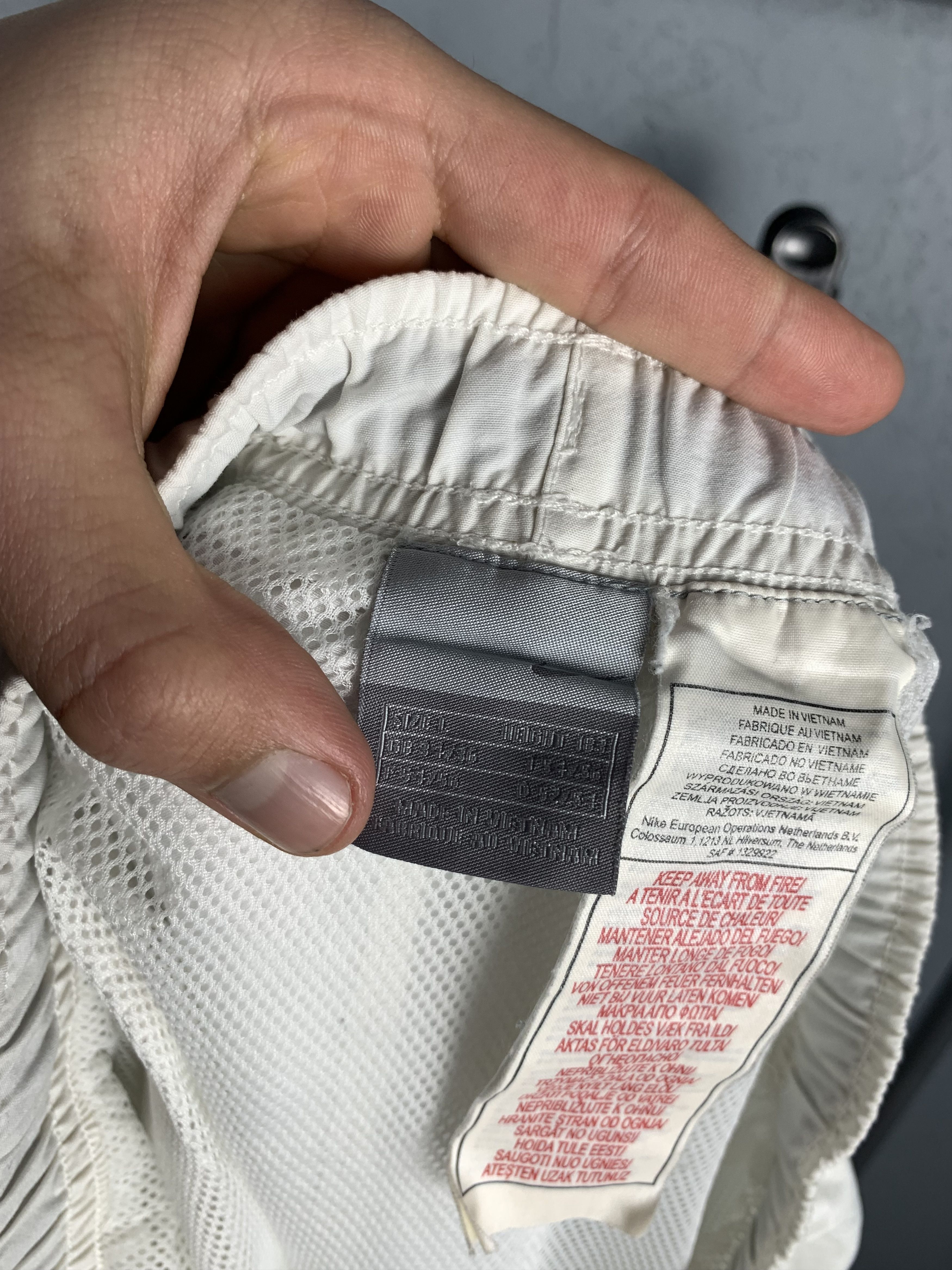 Nike Vintage Nike Mens Nylon Shorts Y2K Size US 34 / EU 50 - 6 Thumbnail