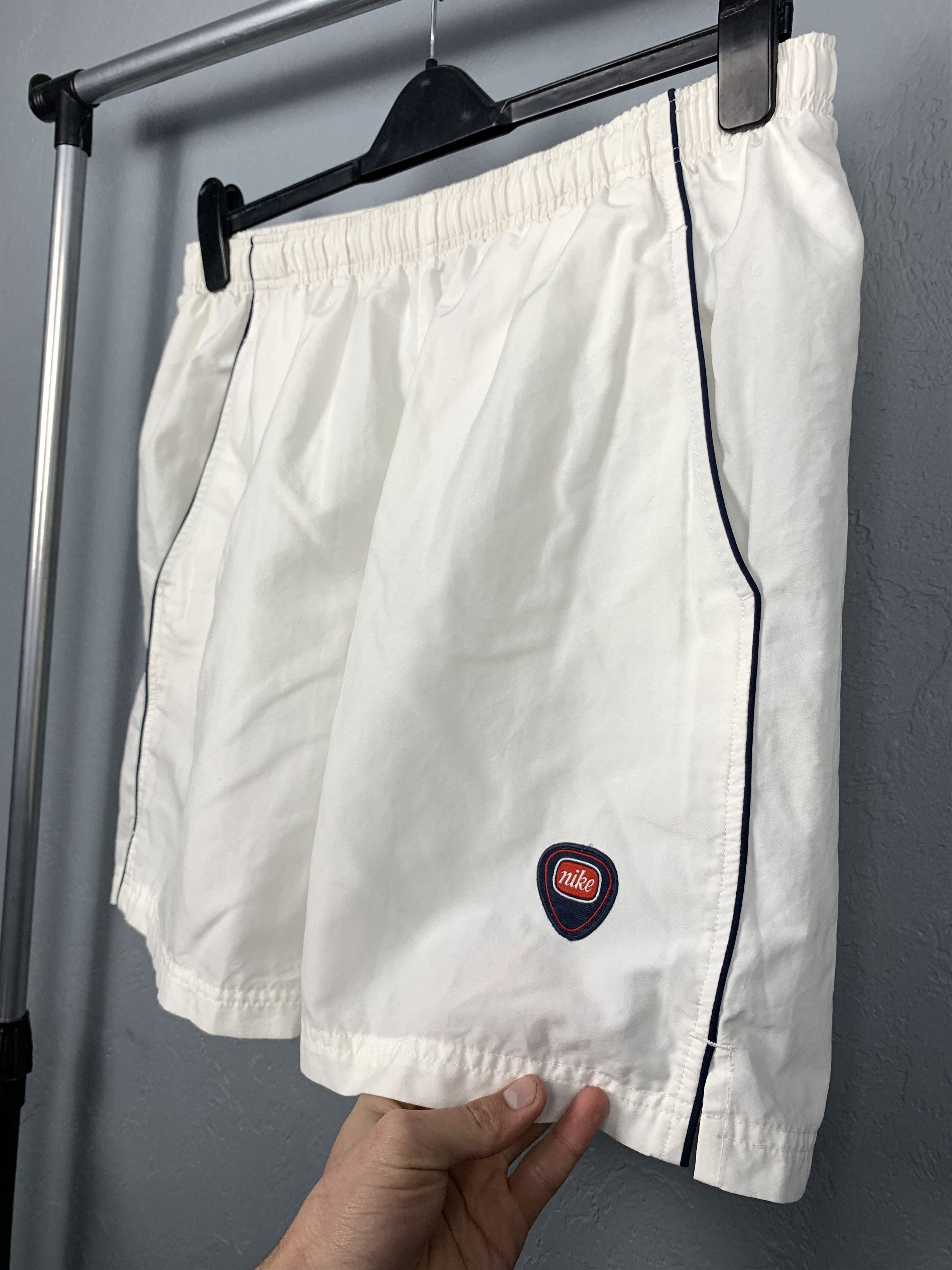 Nike Vintage Nike Mens Nylon Shorts Y2K Size US 34 / EU 50 - 2 Thumbnail