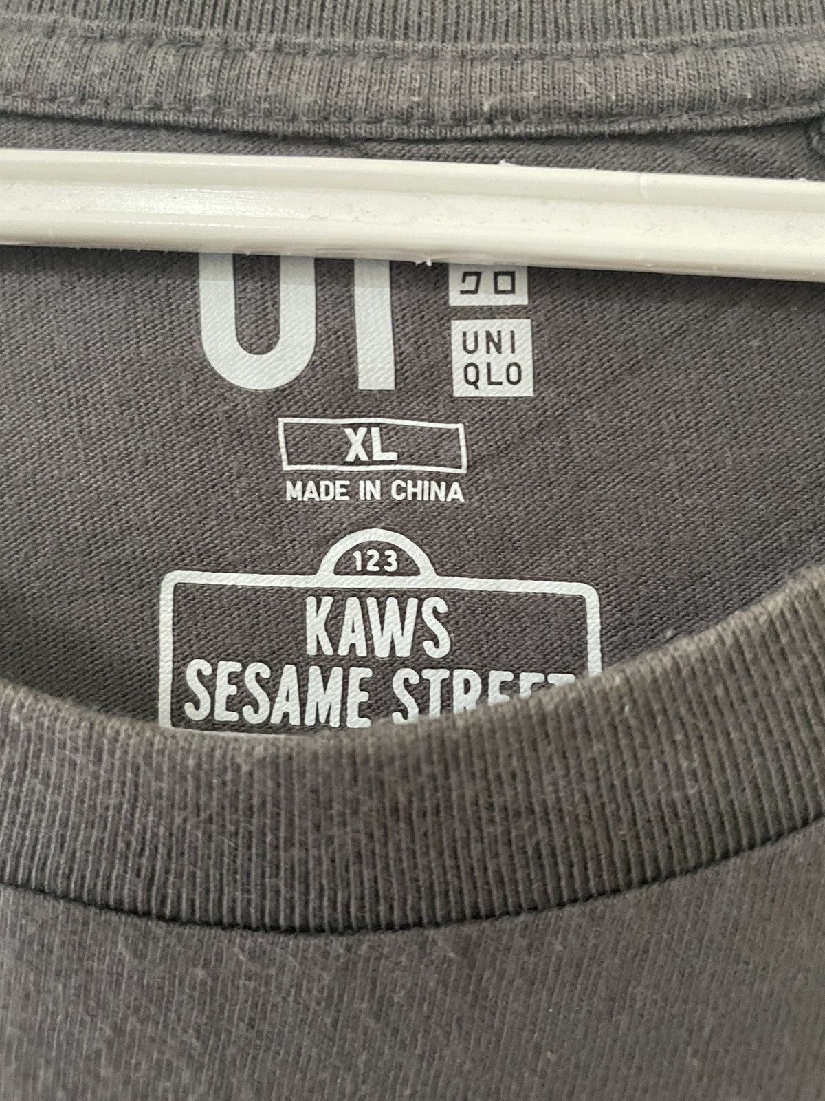 Kaws Vintage Kaws x Sesame X Uniqlo Oscar The Grouch Tee Size US XL / EU 56 / 4 - 6 Thumbnail