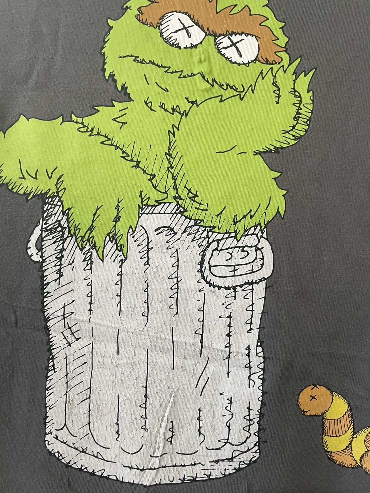 Kaws Vintage Kaws x Sesame X Uniqlo Oscar The Grouch Tee Size US XL / EU 56 / 4 - 5 Thumbnail