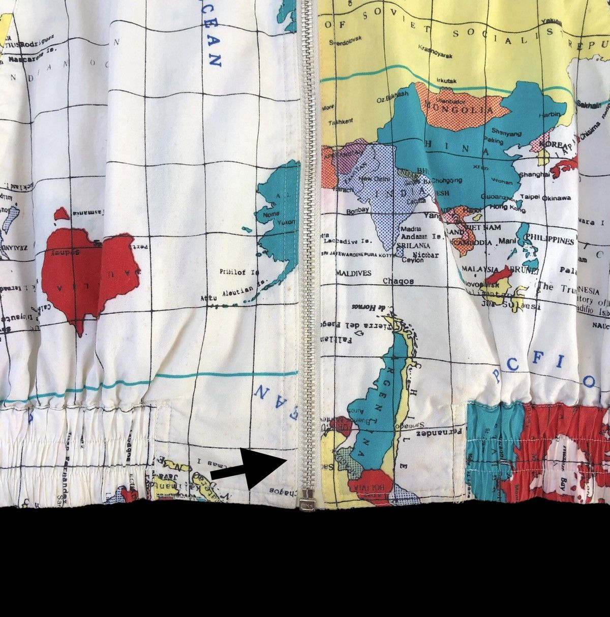 Hai Sporting Gear VTG Hai Sporting Gear Full Printed World Map Bomber Jacket Size US M / EU 48-50 / 2 - 16 Thumbnail