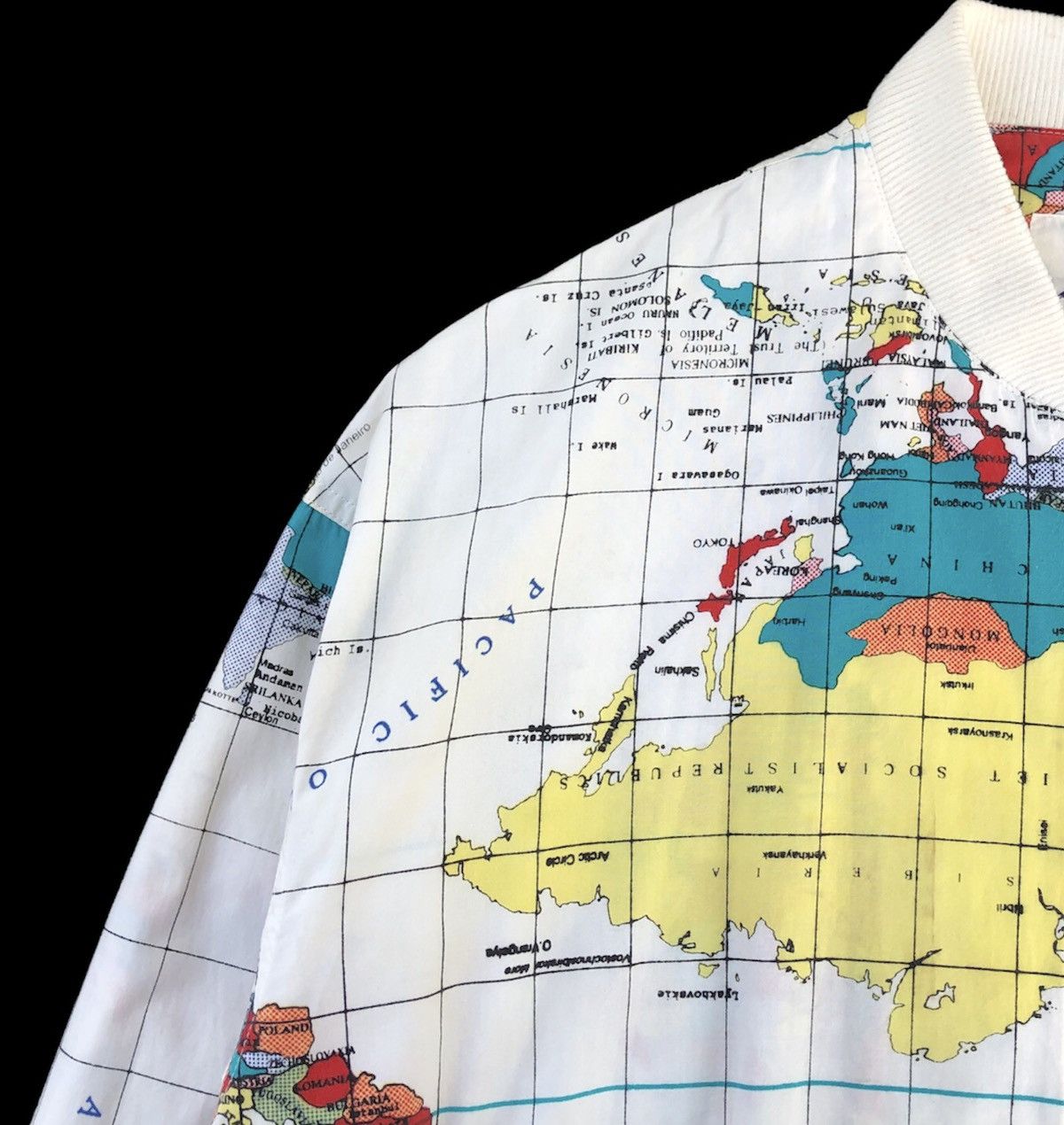 Hai Sporting Gear VTG Hai Sporting Gear Full Printed World Map Bomber Jacket Size US M / EU 48-50 / 2 - 6 Thumbnail