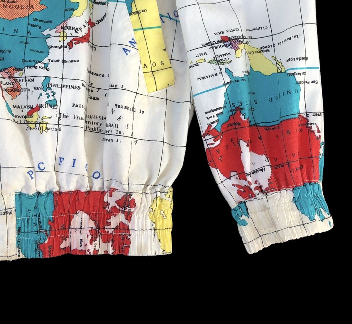 Hai Sporting Gear VTG Hai Sporting Gear Full Printed World Map Bomber Jacket Size US M / EU 48-50 / 2 - 10 Thumbnail