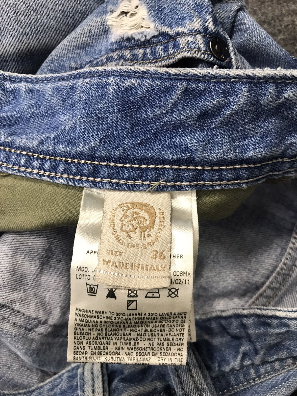 Diesel Vintage Diesel industry Distressed Denim jeans design Size US 37 - 18 Thumbnail