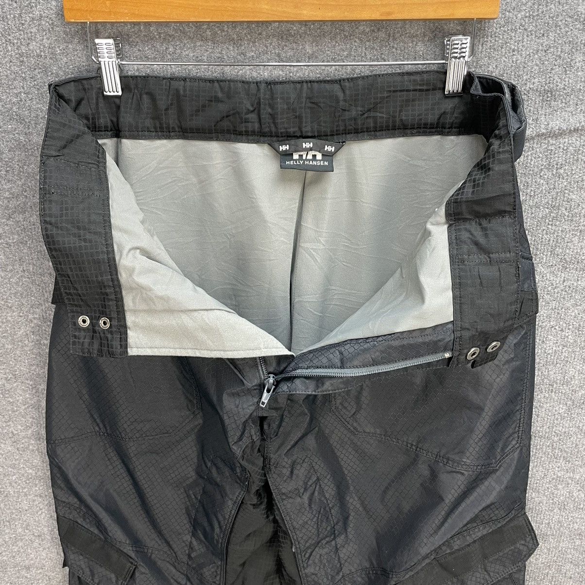 Helly Hansen Vintage Helly Hansen Black Tactical Pocket Ski Pants Size US 34 / EU 50 - 13 Thumbnail