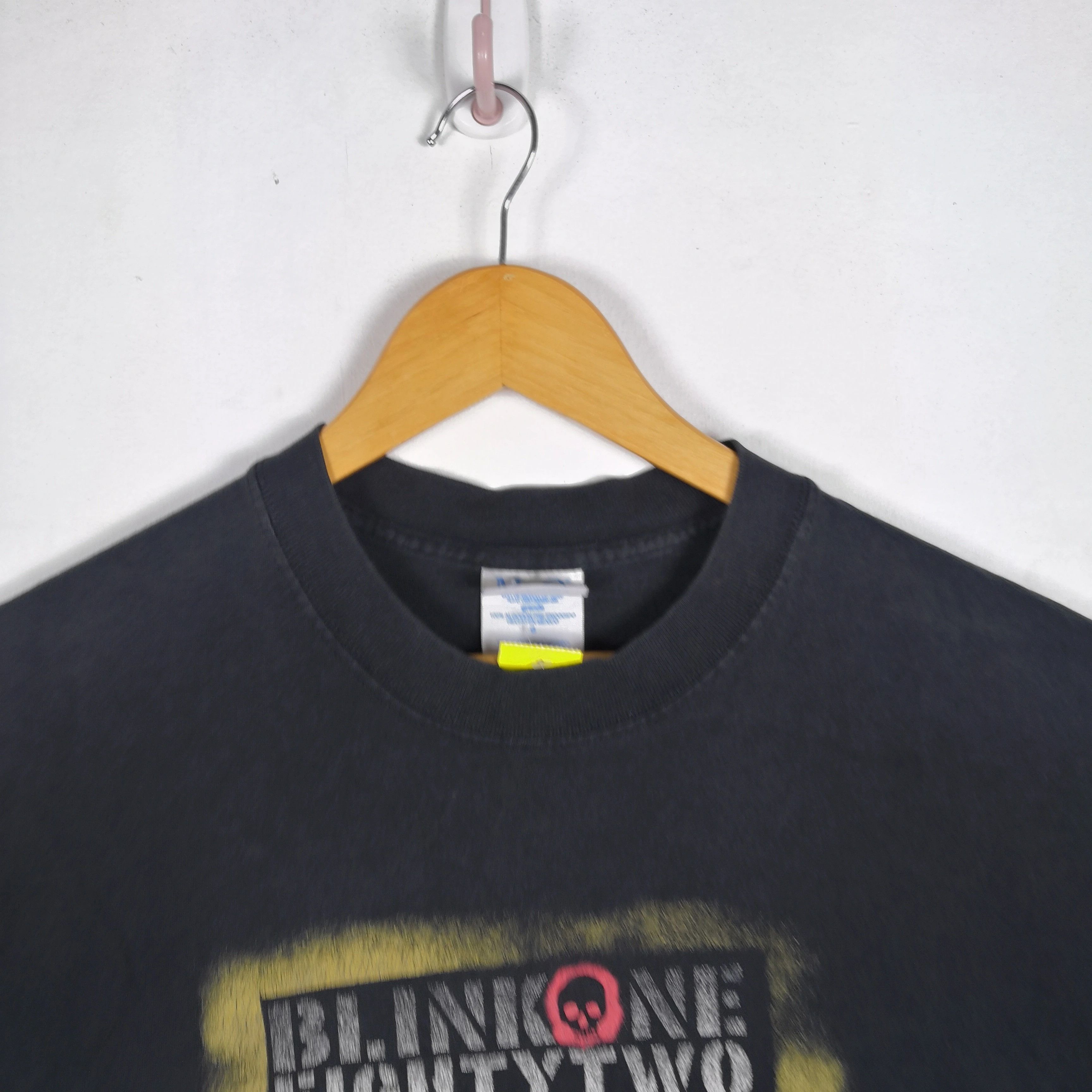 Band Tees Vintage Y2K Blink One Eight Two T-Shirt Band Blink 182 Tees Size US L / EU 52-54 / 3 - 3 Thumbnail
