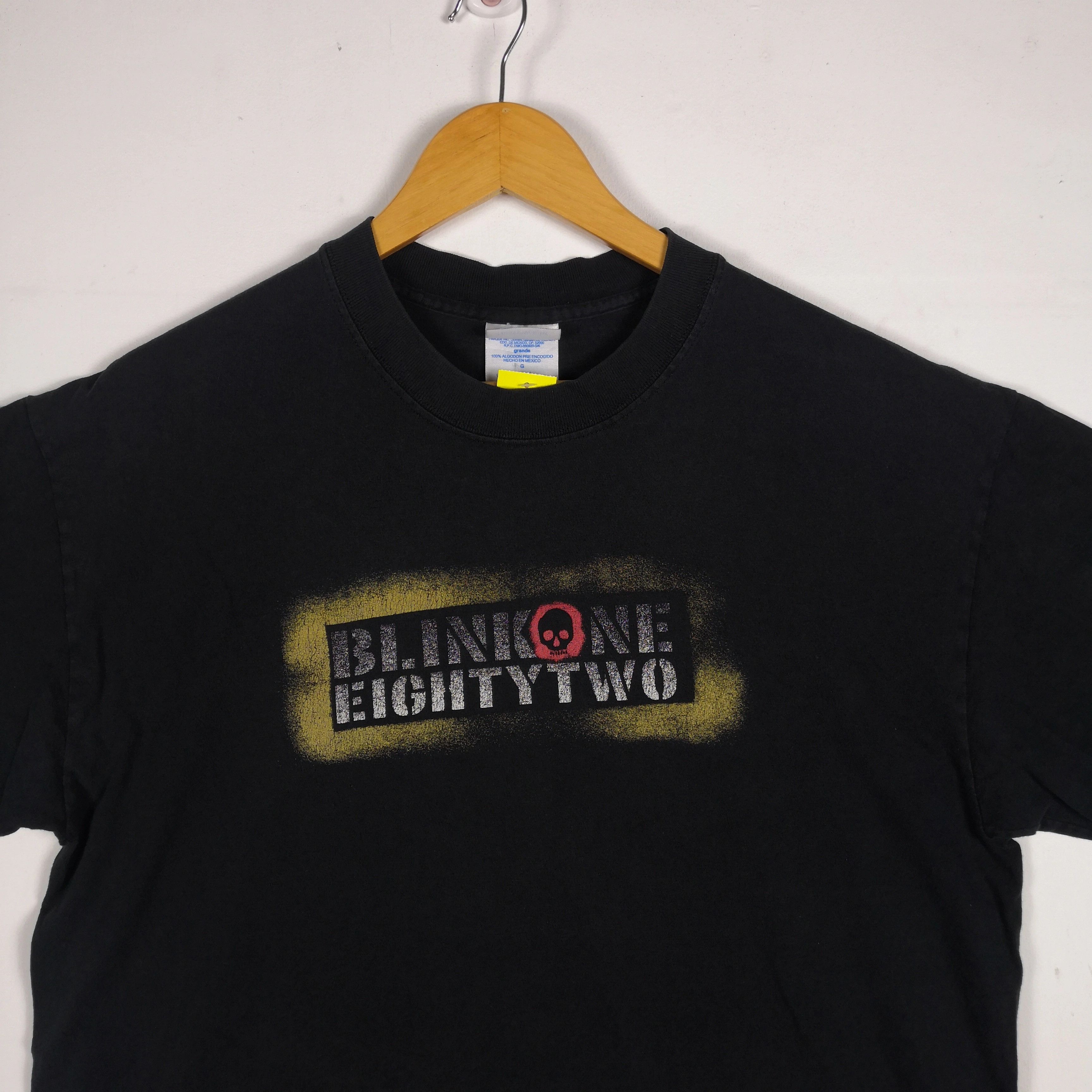 Band Tees Vintage Y2K Blink One Eight Two T-Shirt Band Blink 182 Tees Size US L / EU 52-54 / 3 - 2 Thumbnail