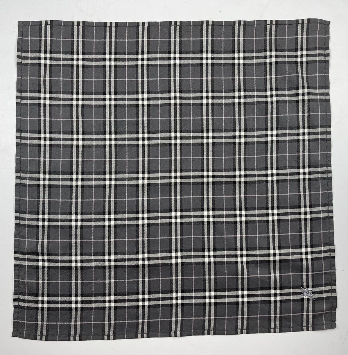 Burberry × Other burberry bandana handkerchief neckerchief scarf HC0677 Size ONE SIZE - 2 Thumbnail