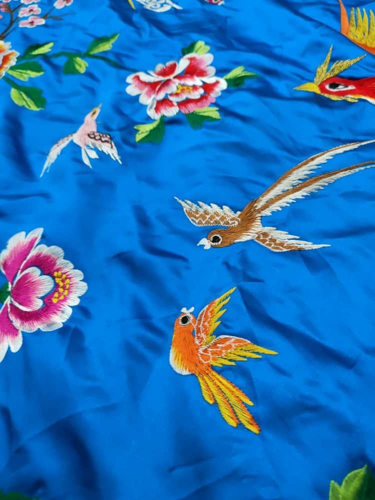Japanese Brand × Vintage JAPANESE EMBROIDERED SILK BED COVER SHEET BIRDS EMBROIDERY Size ONE SIZE - 3 Thumbnail
