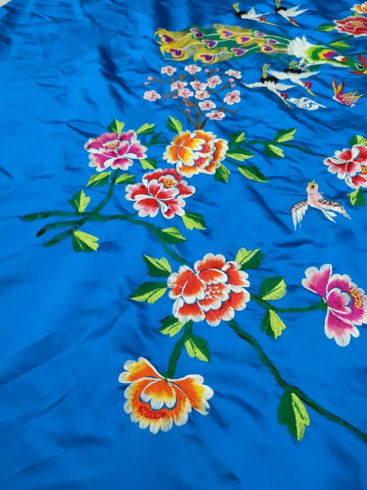 Japanese Brand × Vintage JAPANESE EMBROIDERED SILK BED COVER SHEET BIRDS EMBROIDERY Size ONE SIZE - 7 Thumbnail