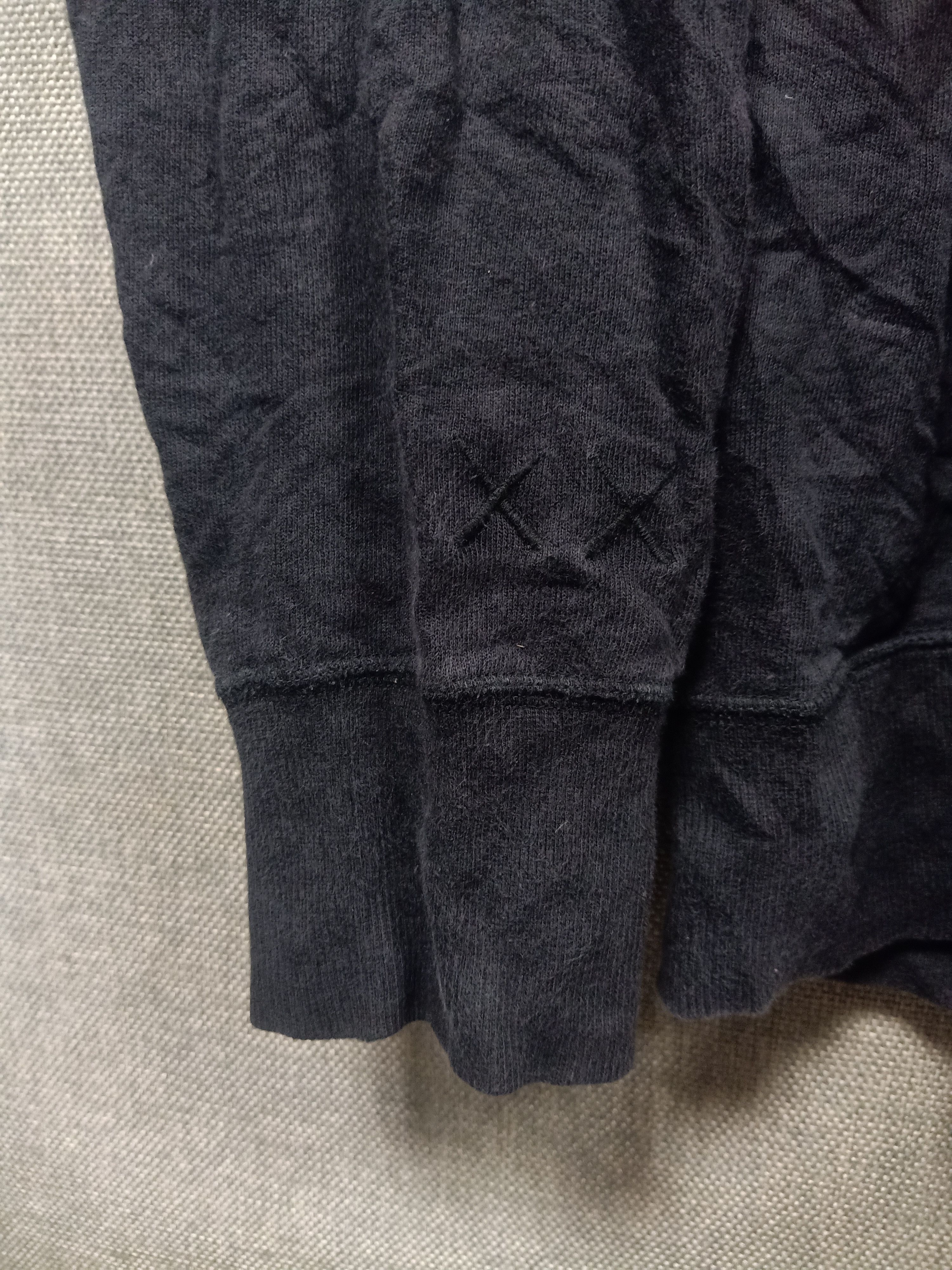 Kaws × Uniqlo sweatshirt kaws sesame street very rare Size US M / EU 48-50 / 2 - 6 Thumbnail