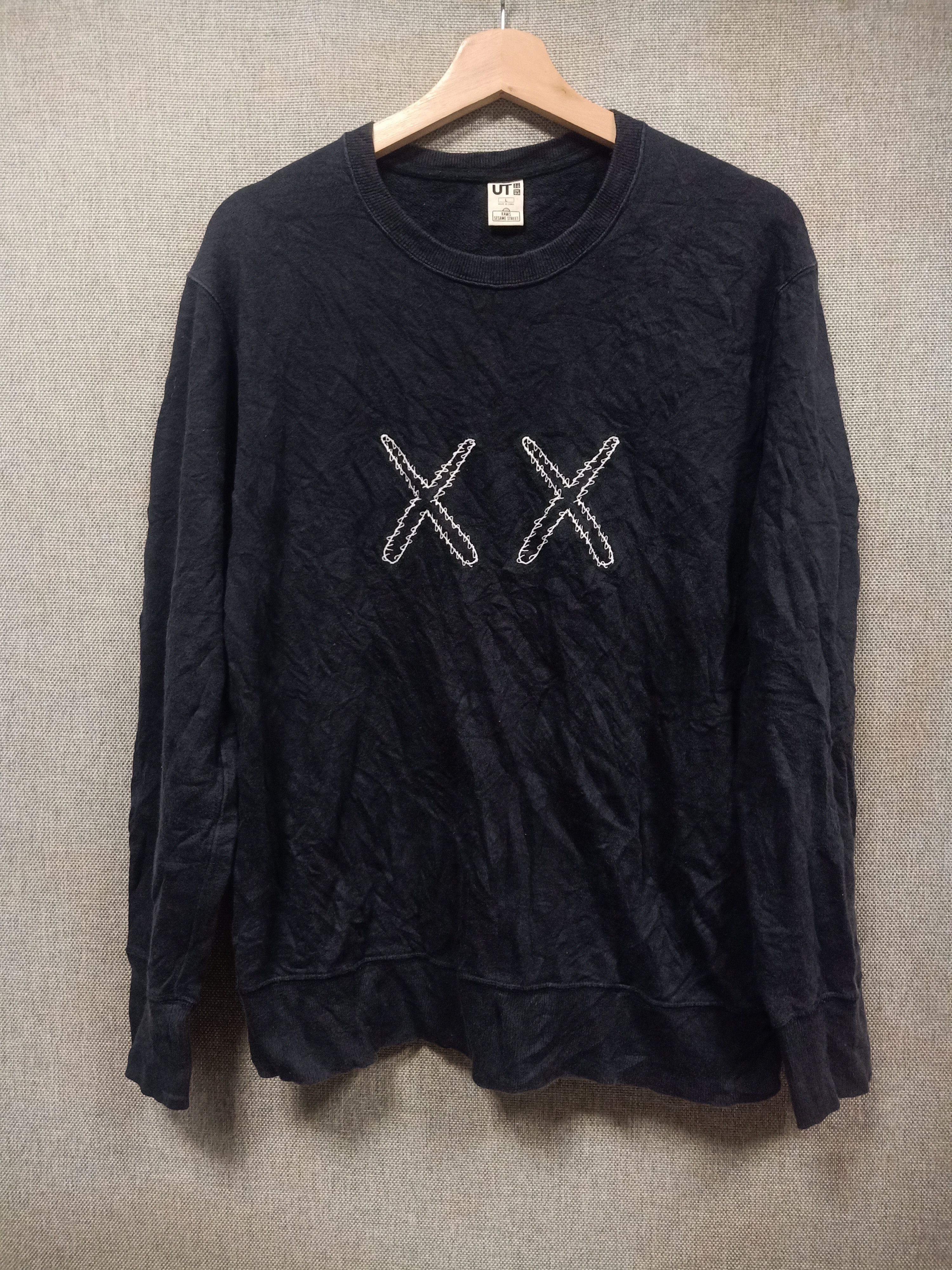 sweatshirt kaws sesame street very rare
