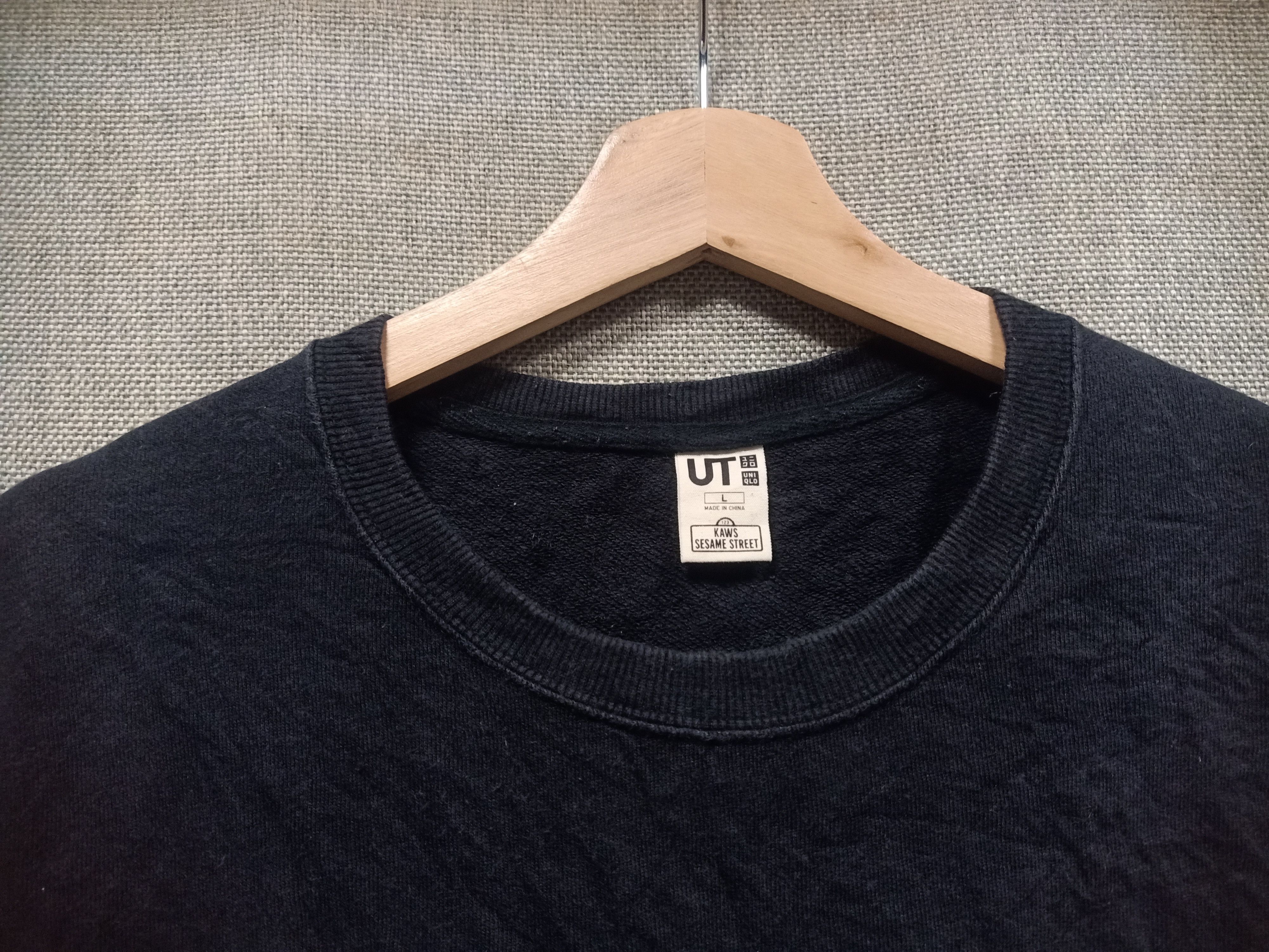 Kaws × Uniqlo sweatshirt kaws sesame street very rare Size US M / EU 48-50 / 2 - 3 Thumbnail