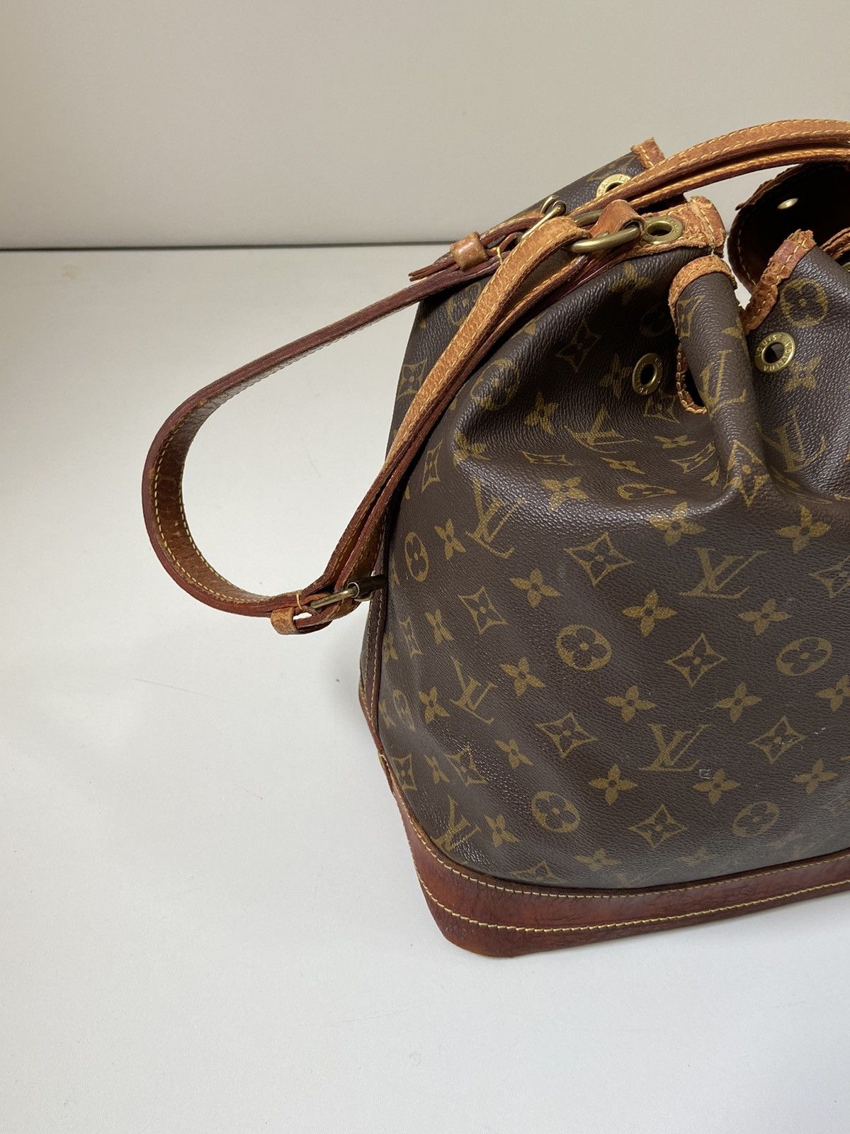 Louis Vuitton Louis Vuitton Monogram Canvas Leather Shoulder Bag Size ONE SIZE - 2 Thumbnail