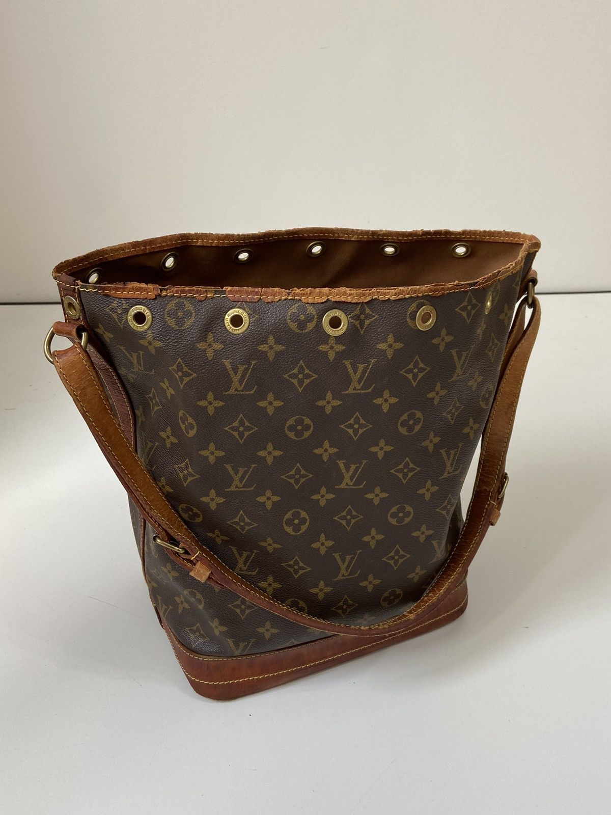 Louis Vuitton Louis Vuitton Monogram Canvas Leather Shoulder Bag Size ONE SIZE - 17 Thumbnail