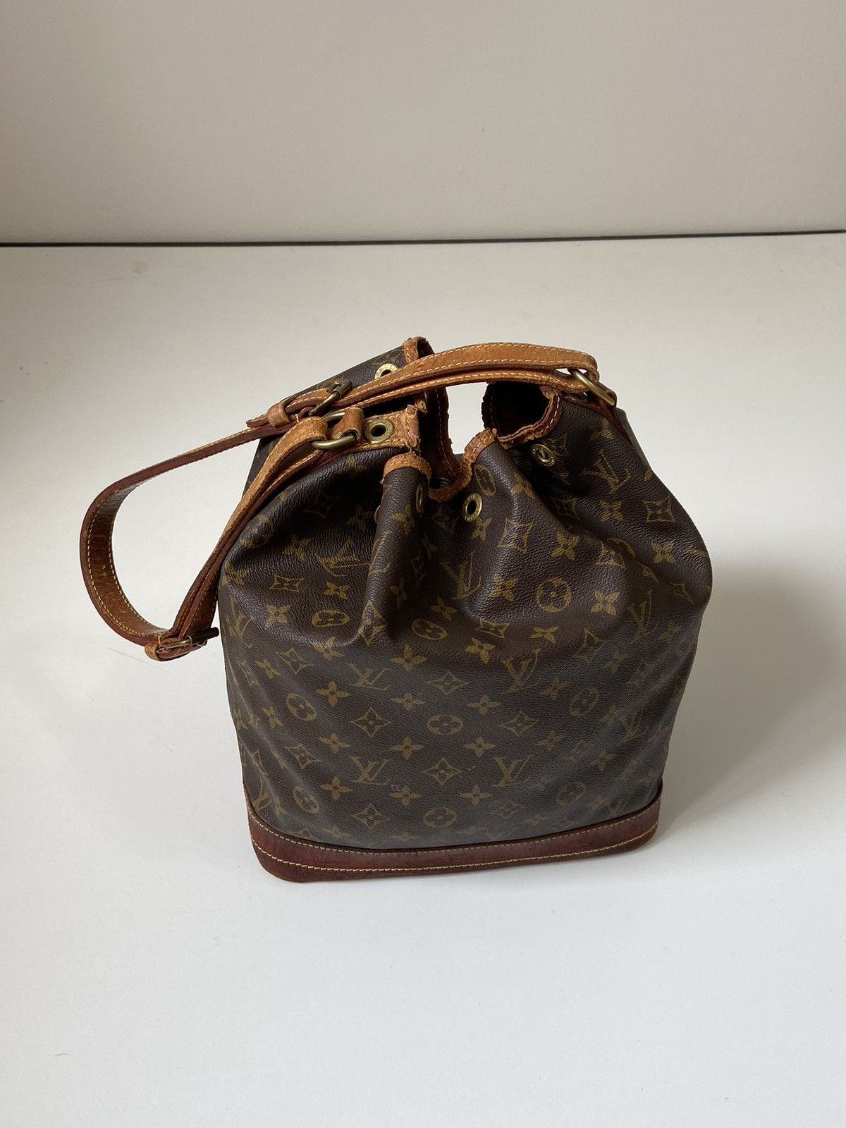 Louis Vuitton Louis Vuitton Monogram Canvas Leather Shoulder Bag Size ONE SIZE - 1 Thumbnail