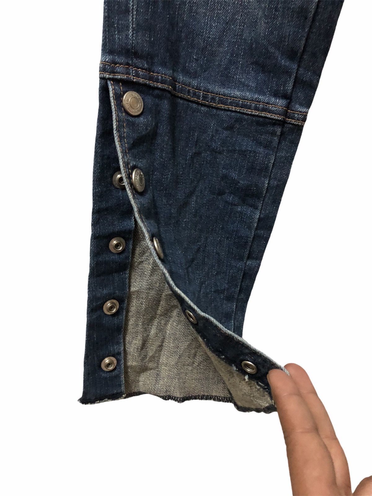 Undercover × Uniqlo UNDERCOVER X UNIQLO JEANS Size US 29 - 11 Thumbnail