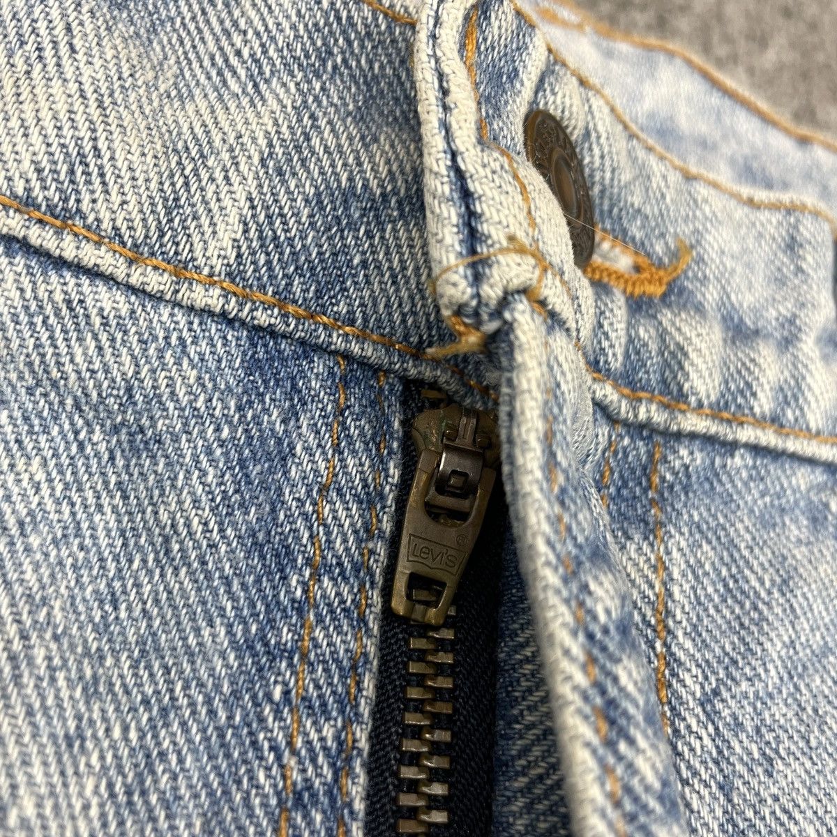 Levi's × Vintage Vintage Levi's 554 Blue Light Wash - wc 272 Size US 37 - 9 Thumbnail