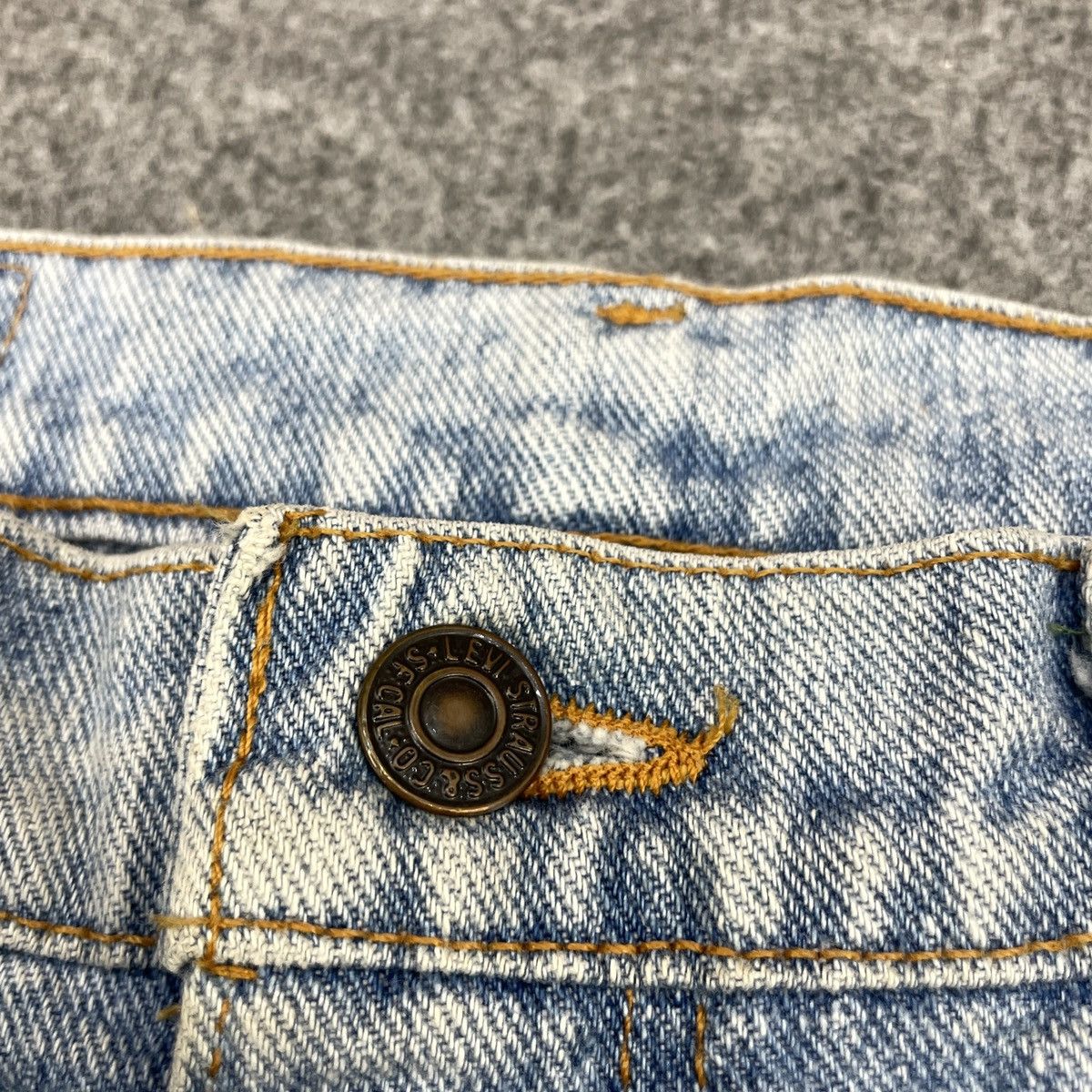 Levi's × Vintage Vintage Levi's 554 Blue Light Wash - wc 272 Size US 37 - 10 Thumbnail