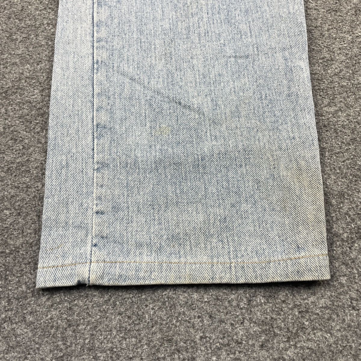 Levi's × Vintage Vintage Levi's 554 Blue Light Wash - wc 272 Size US 37 - 7 Thumbnail