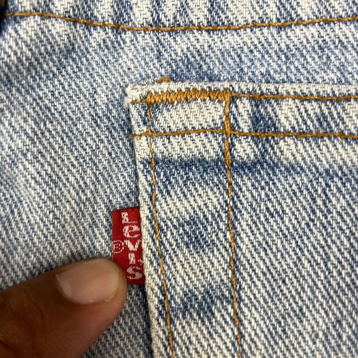 Levi's × Vintage Vintage Levi's 554 Blue Light Wash - wc 272 Size US 37 - 14 Thumbnail