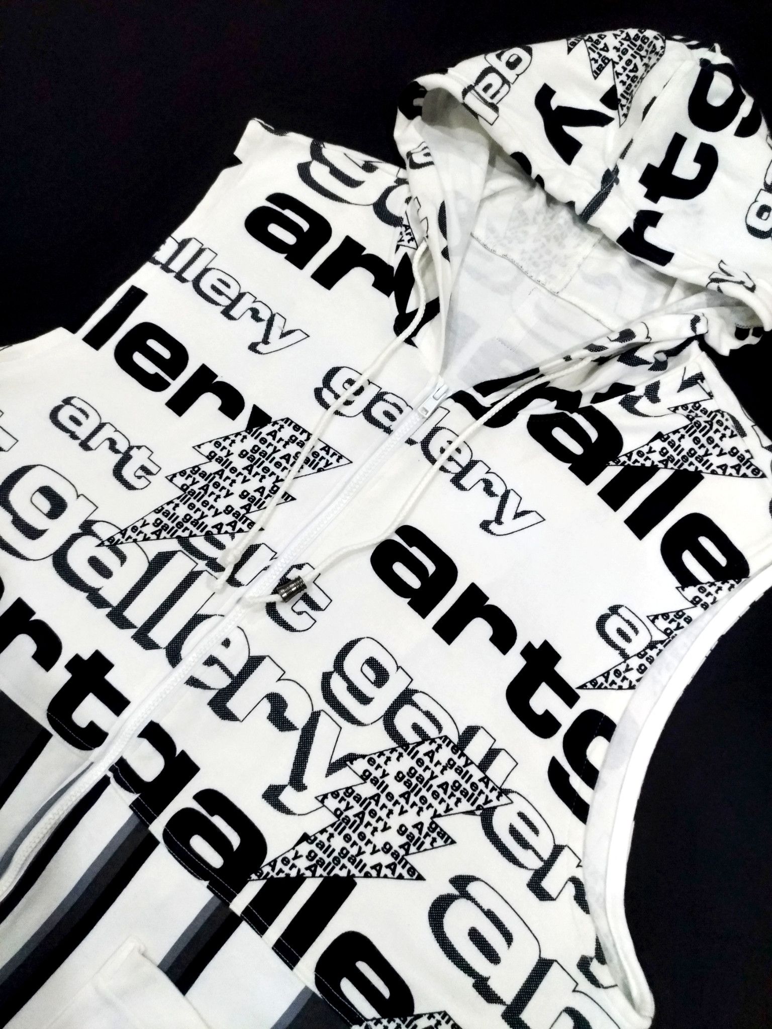 Art Comes First × Designer RARE! ART GALLERY ITALY RETRO SPELL OUT SLEEVELESS HOODIE Size US M / EU 48-50 / 2 - 7 Thumbnail