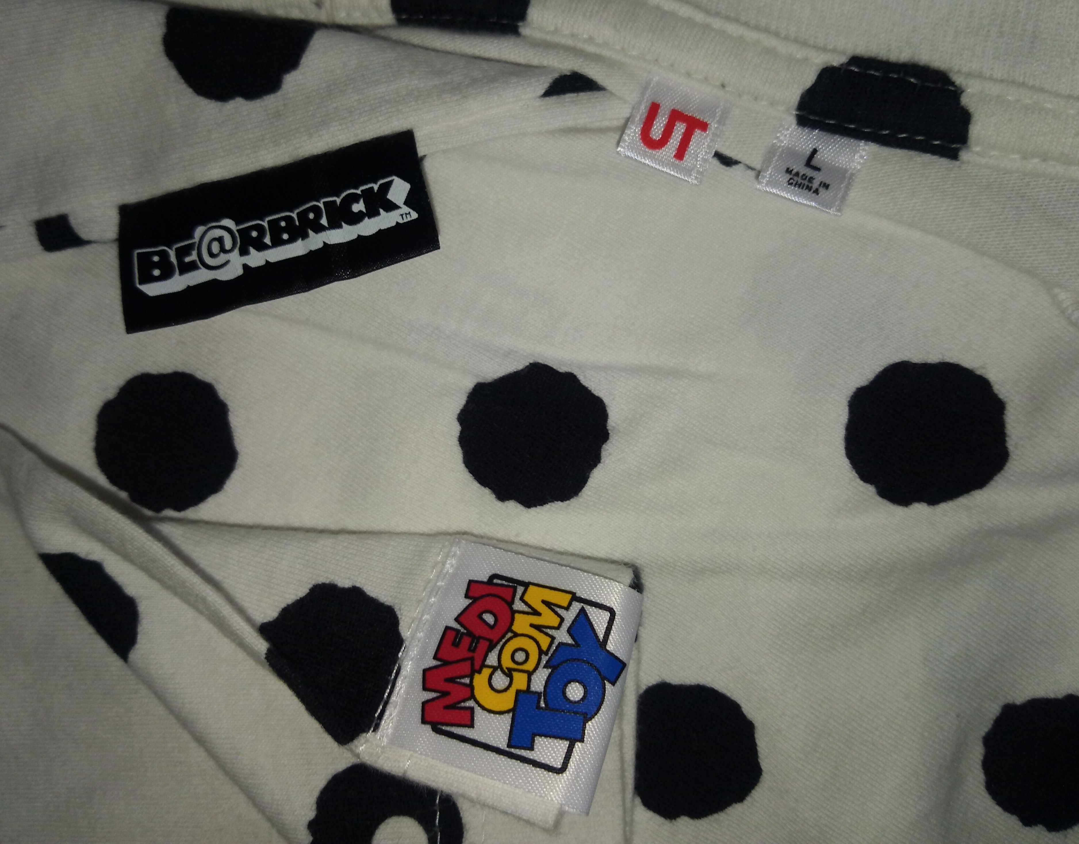 Medicom Toy × Uniqlo Uniqlo x Medicom Toy Bearbrick brand toys tshirt Size US M / EU 48-50 / 2 - 4 Thumbnail