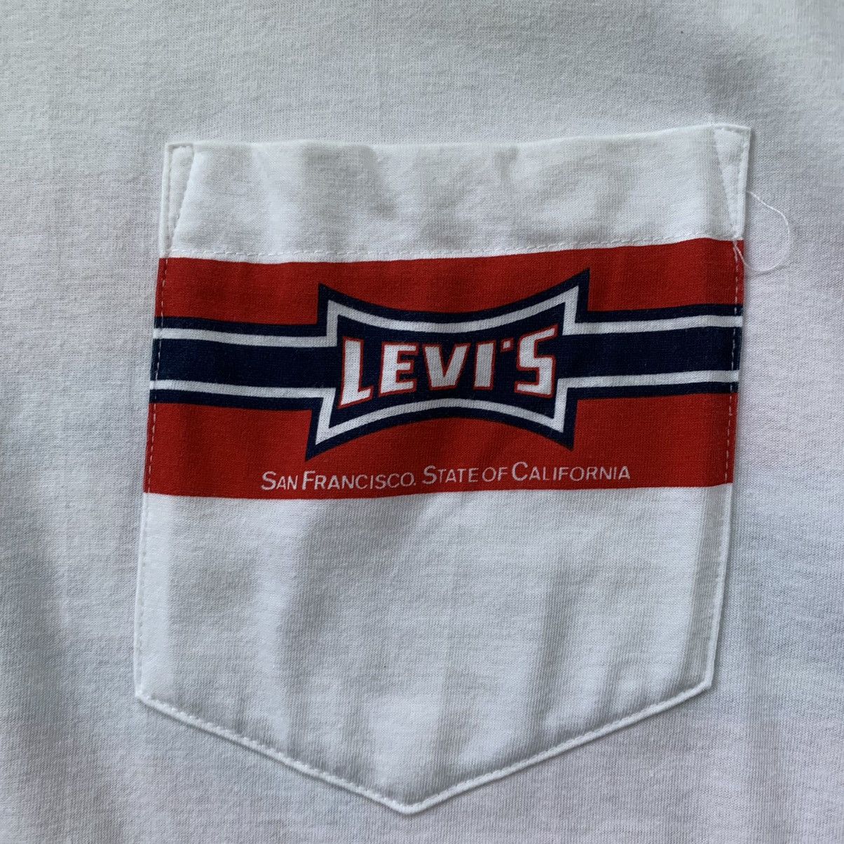 Levi's Levi’s vintage 90s long sleeve single pocket tshirt tee Size US L / EU 52-54 / 3 - 5 Thumbnail