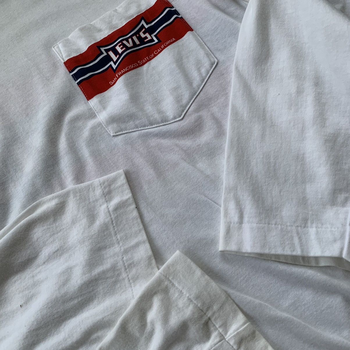 Levi's Levi’s vintage 90s long sleeve single pocket tshirt tee Size US L / EU 52-54 / 3 - 8 Thumbnail