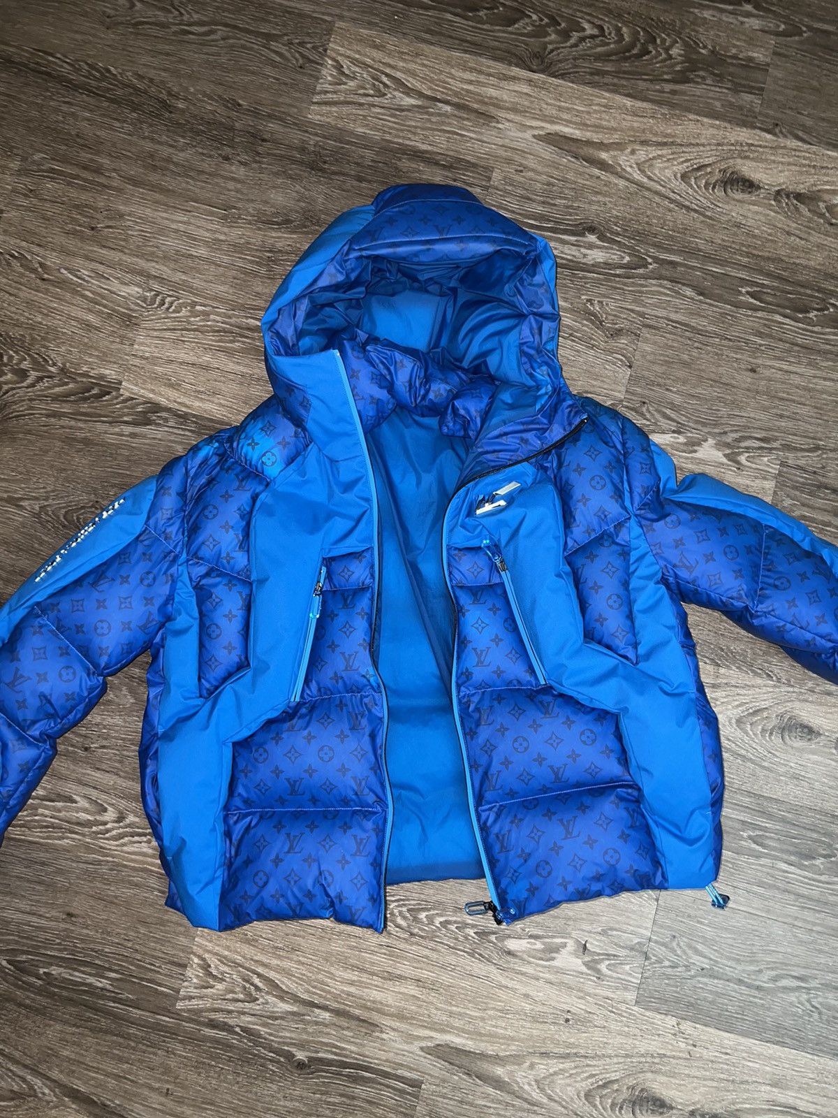 Image of Louis Vuitton Heat Reactive 2054 Jacket! in Turqouise, Men's (Size Large)