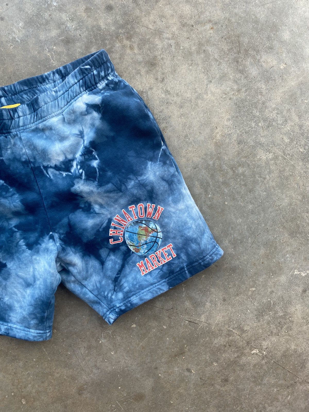 Market Chinatown Market Basketball Globe Arc Sweat Shorts Large 🧊 Size US 34 / EU 50 - 2 Thumbnail