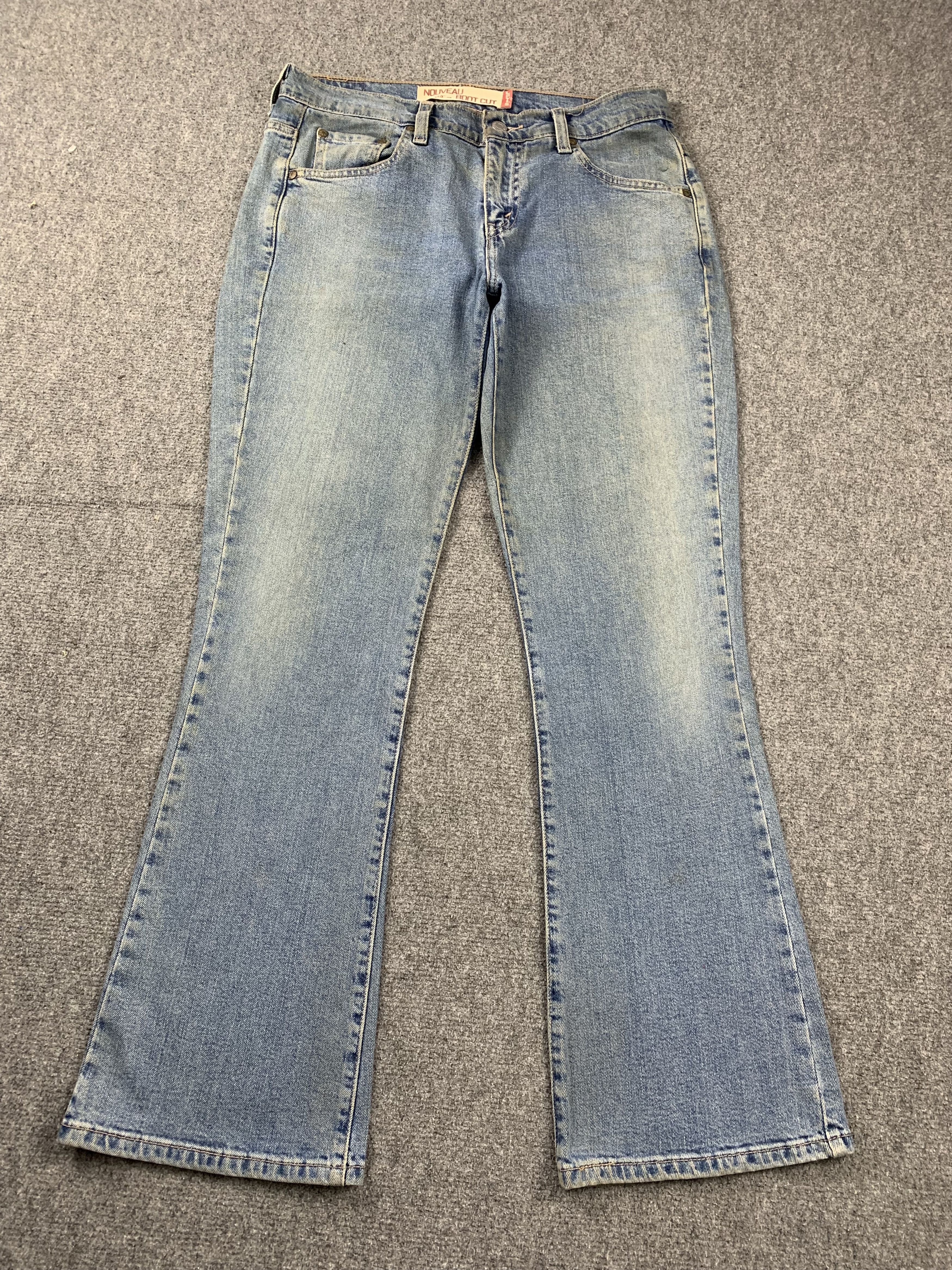 image of Levis 515 Flared Bootcut Jeans in Blue Denim, Men's (Size 32)