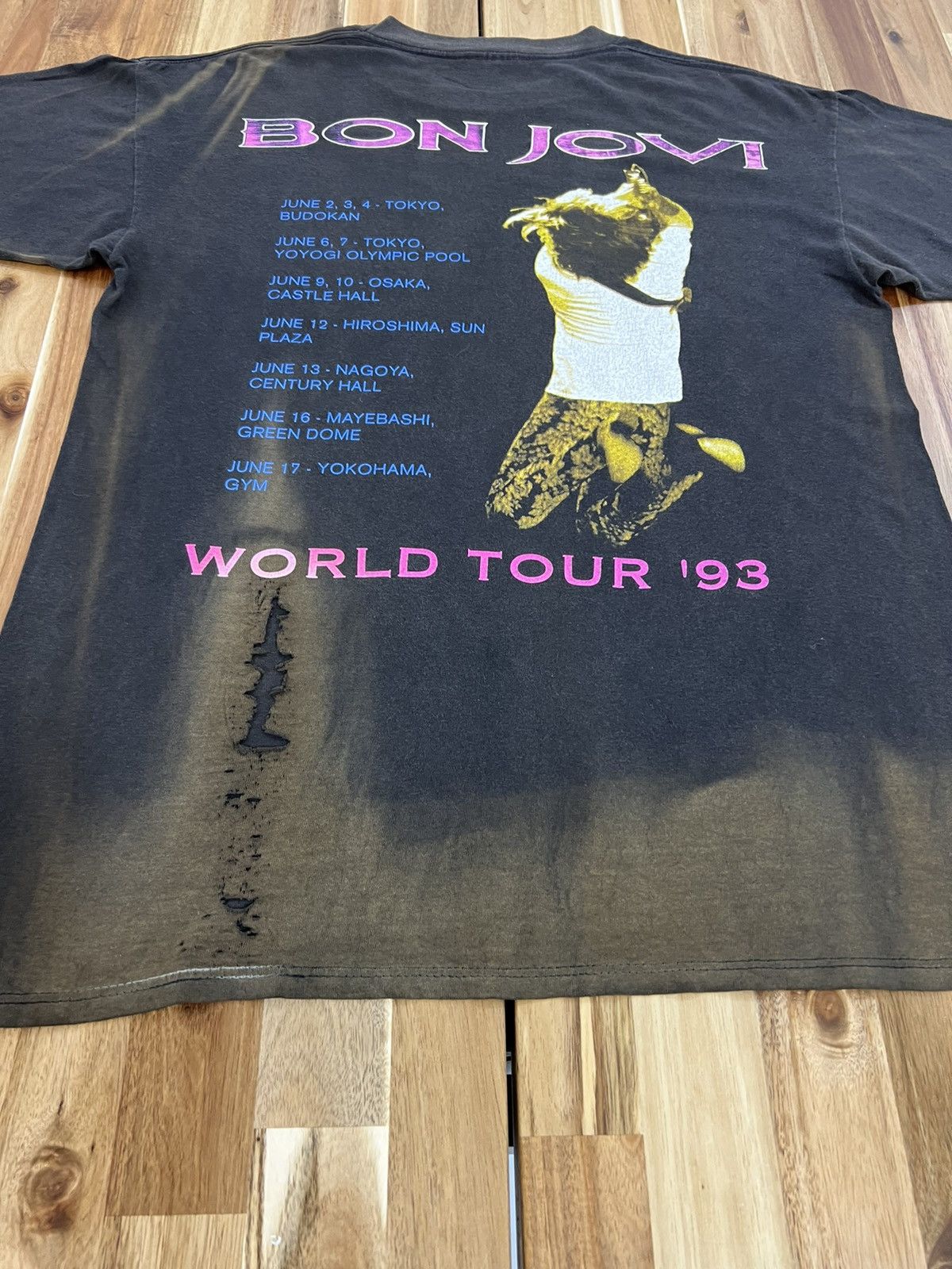 Bon Jovi Vintage 90’s Bon Jovi Keep The Faith TRASHED Shirts Size US L / EU 52-54 / 3 - 8 Thumbnail