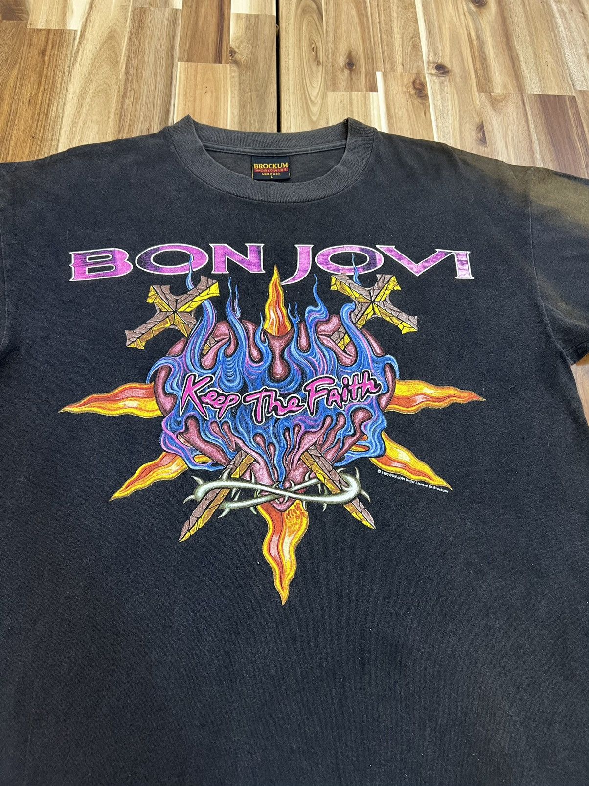 Bon Jovi Vintage 90’s Bon Jovi Keep The Faith TRASHED Shirts Size US L / EU 52-54 / 3 - 11 Thumbnail