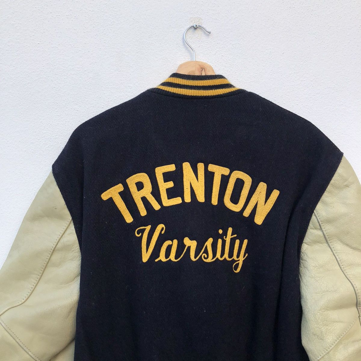 Japanese Brand VINTAGE VARSITY JACKET DELONG EMBROIDERED BIG LOGO Size US M / EU 48-50 / 2 - 9 Thumbnail