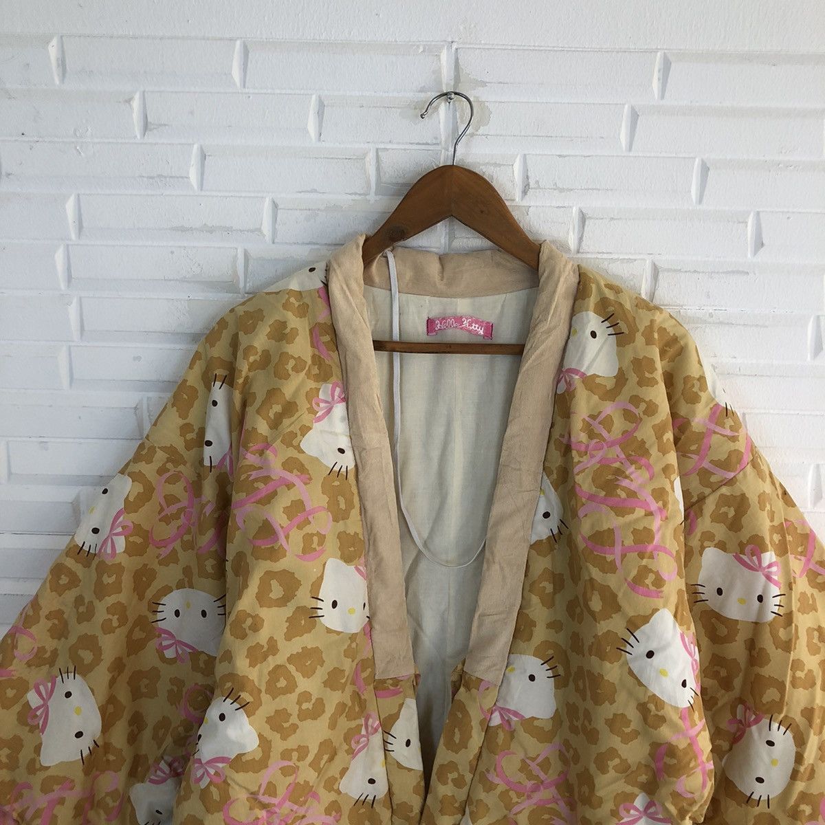Cartoon Network VINTAGE HELLO KITTY KIMONO BY 2005 SANRIO CO LTD Size US M / EU 48-50 / 2 - 3 Thumbnail