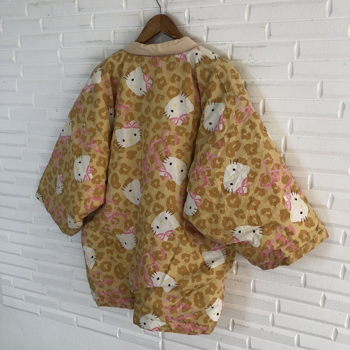 Cartoon Network VINTAGE HELLO KITTY KIMONO BY 2005 SANRIO CO LTD Size US M / EU 48-50 / 2 - 7 Thumbnail