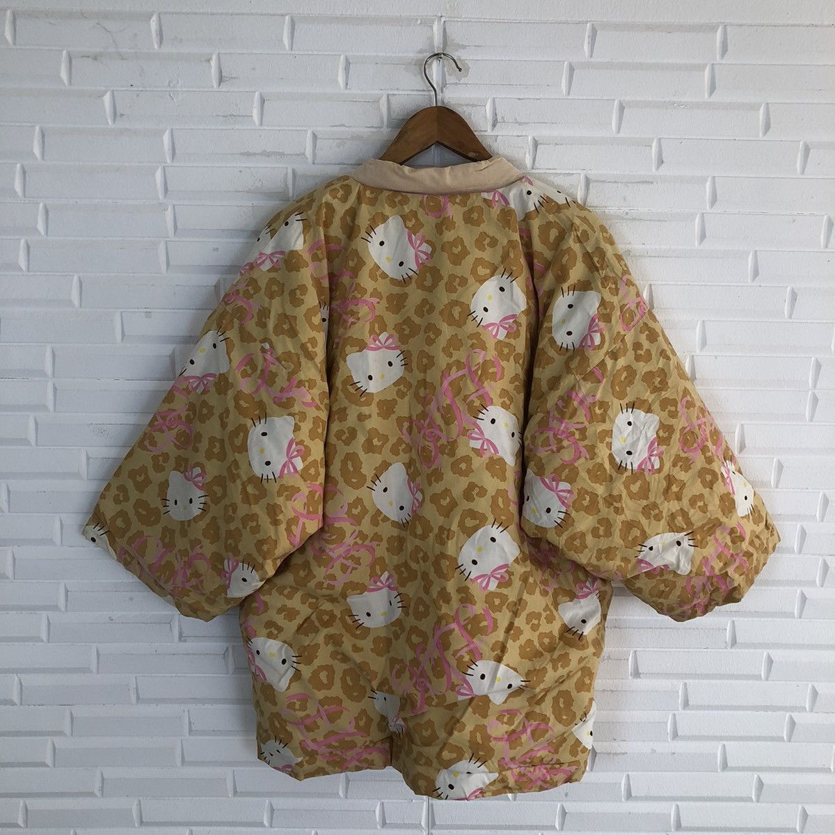 Cartoon Network VINTAGE HELLO KITTY KIMONO BY 2005 SANRIO CO LTD Size US M / EU 48-50 / 2 - 6 Thumbnail