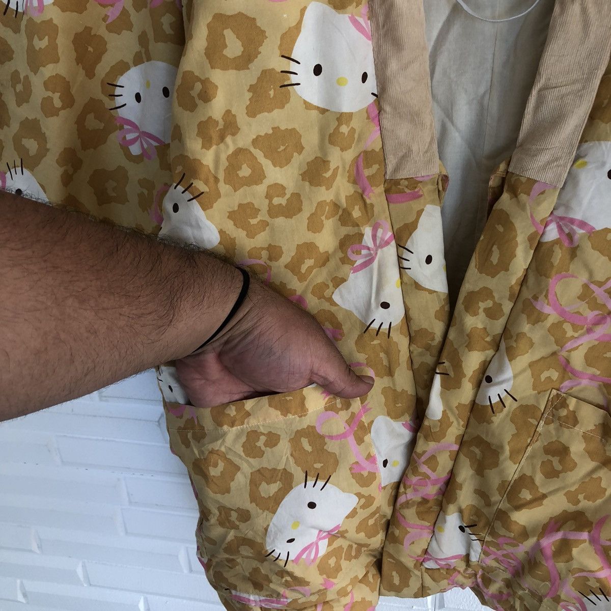 Cartoon Network VINTAGE HELLO KITTY KIMONO BY 2005 SANRIO CO LTD Size US M / EU 48-50 / 2 - 5 Thumbnail