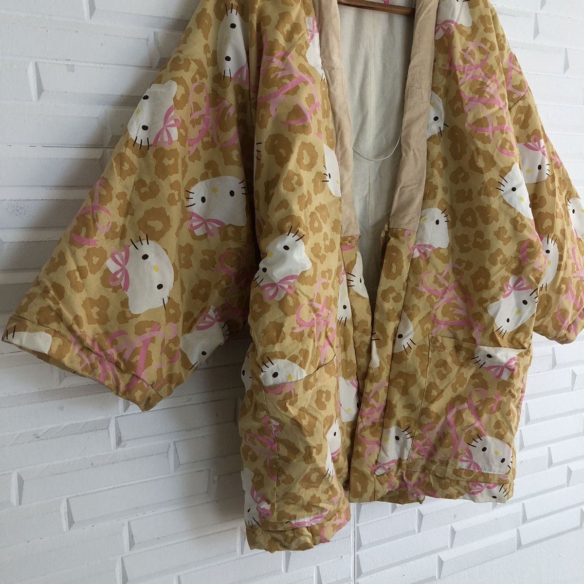 Cartoon Network VINTAGE HELLO KITTY KIMONO BY 2005 SANRIO CO LTD Size US M / EU 48-50 / 2 - 4 Thumbnail